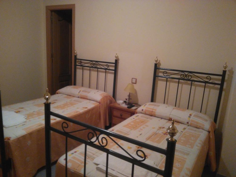 Hostal Miraflor De Las Cadenas クアコス・デ・ユステ エクステリア 写真